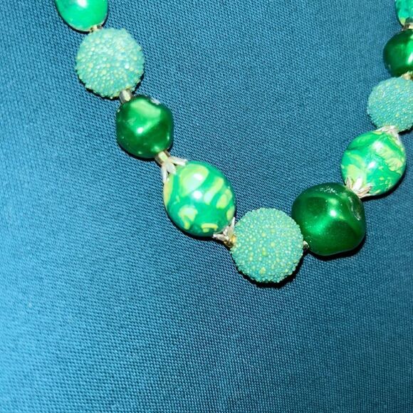 Groovy ☮️ 1970s Lucky 🍀 Green Beaded Necklace Jade like brilliance✨ Textured 2! - Picture 5 of 17
